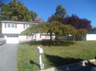 27 Ross Ln, Middletown, NY 10941
