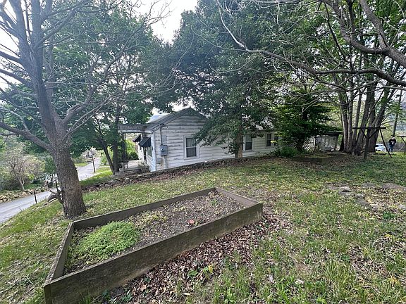 2nd image of 1003 College St