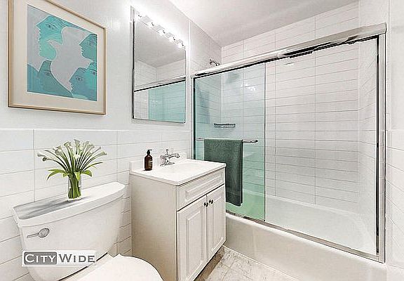 4th image of 150 W 47th St APT 6h