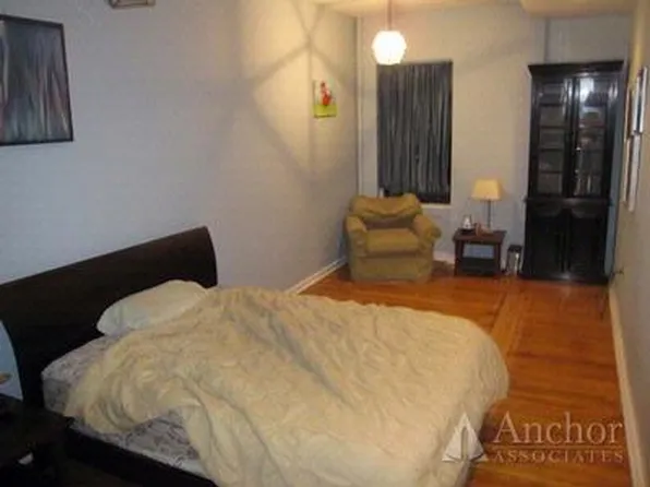 231 West 16th Street image 1 of 6