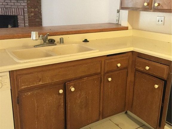 4th image of 704 Greenbriar Townhouse Way #Townhouse