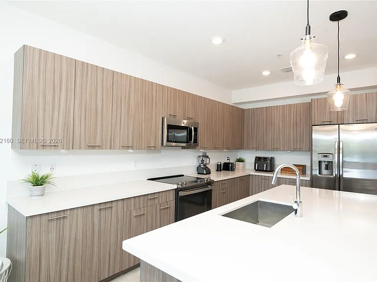 4640 SW 84th Ave #12 — Photo 4