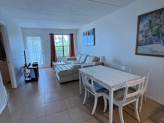 4th image of 108 E Coronado St #209