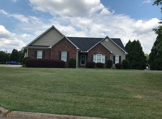 828 Redstone Dr, Inman, SC 29349