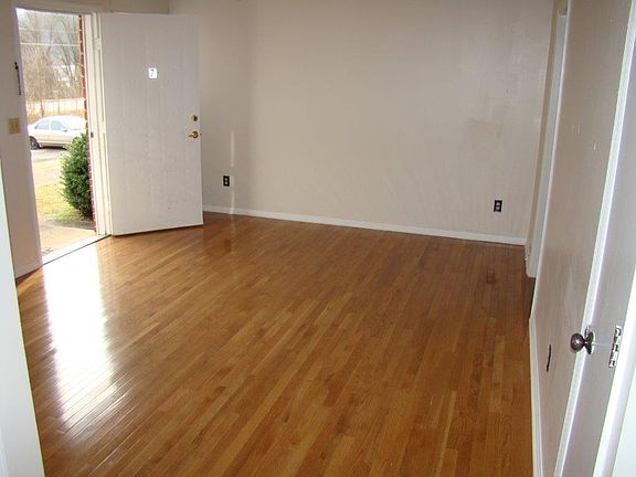 5th image of 327 S Lynn Ave