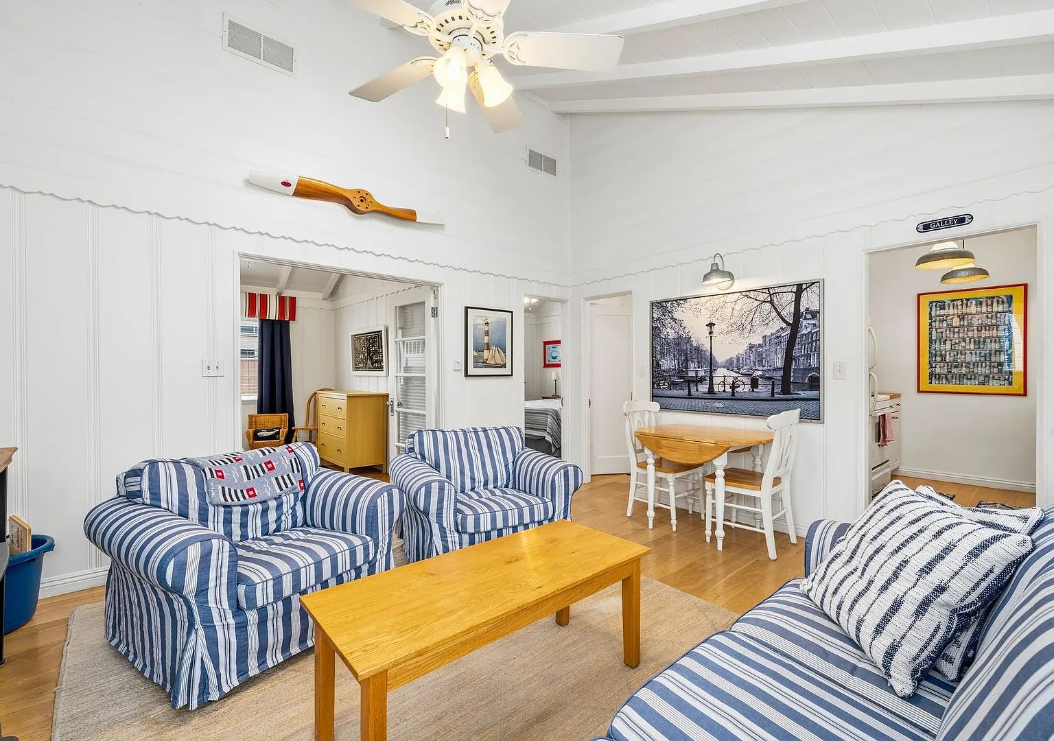 Balboa Island Coastal Charm Retreat — Photo 3