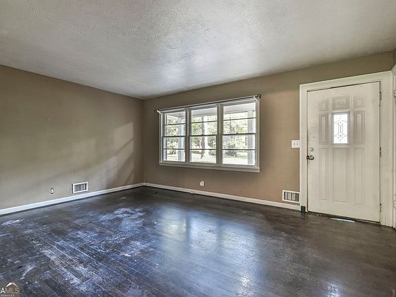 4th image of 625 Long Cir