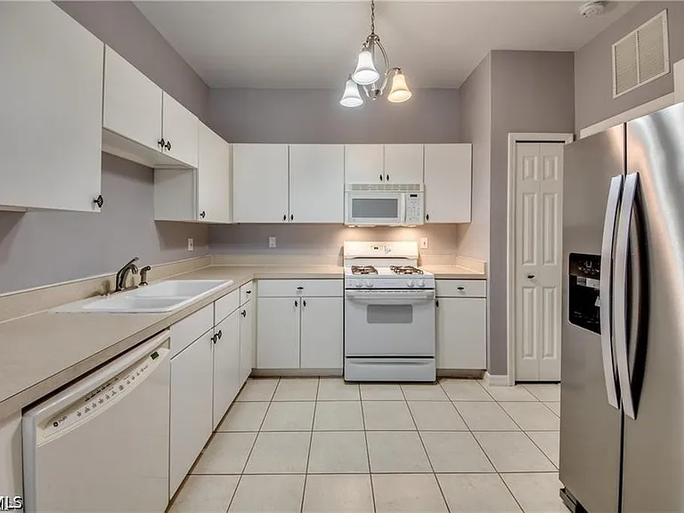 10541 Diamante Way — Photo 8