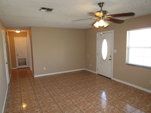 2nd image of 123 Tulpan Dr