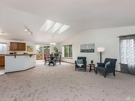 4th image of 2219 194th Ave SW