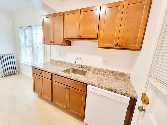 5th image of 1600 W Estes Ave #1B