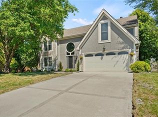 6105 N Mersington Ave, Gladstone, MO 64119