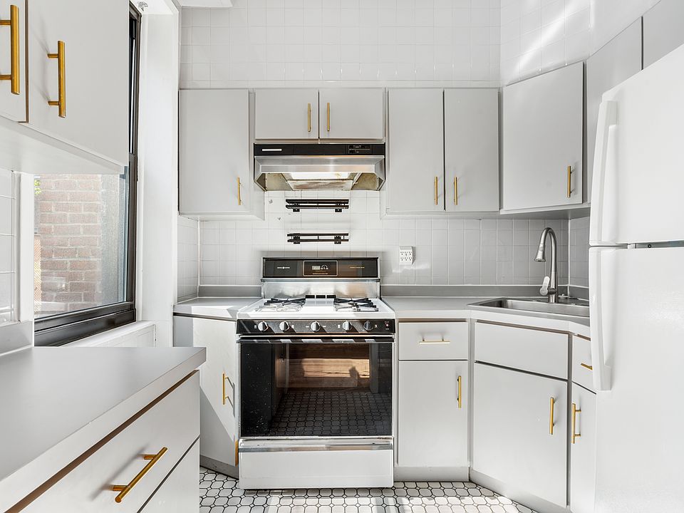 1st image of 538 2nd Ave #2