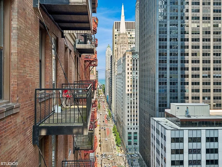 212 W Washington St #1703 — Photo 25