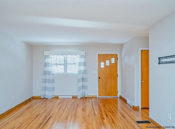 4th image of 530 Mountain View Ave