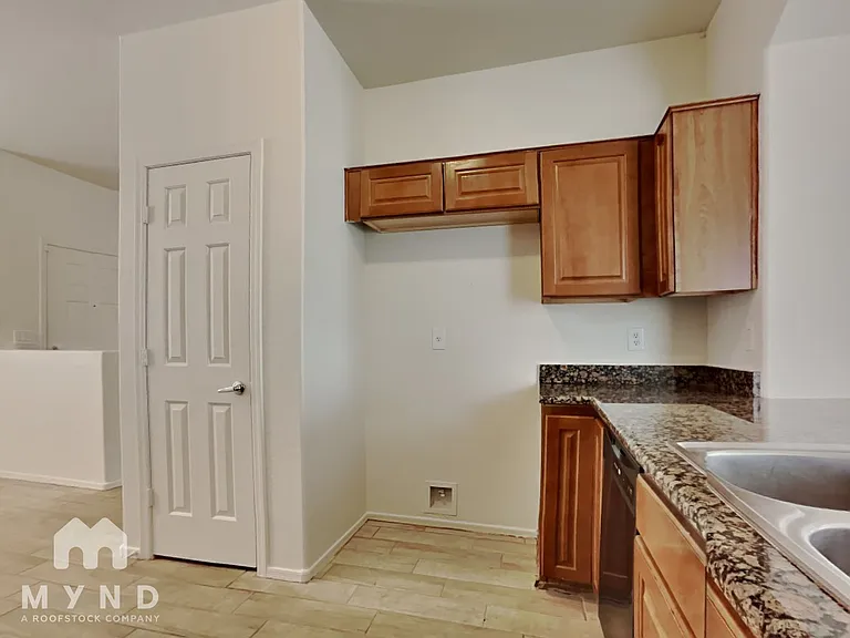 9303 W Raymond St — Photo 9
