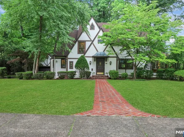 112 Goodwin Ter, Westwood, NJ 07675