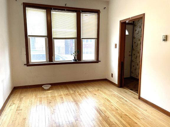 5th image of 1020 W 31st Pl Floor 1