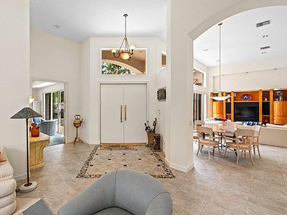 2nd image of 5785 Regency Circle E
