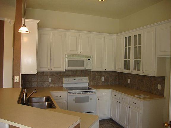 3rd image of 617 Pebble Creek Dr