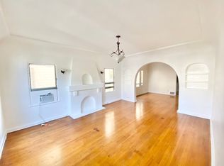 351 N Genesee Ave, Los Angeles, CA 90036