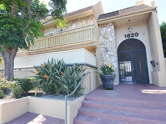 2nd image of 1620 N San Fernando Blvd APT 13