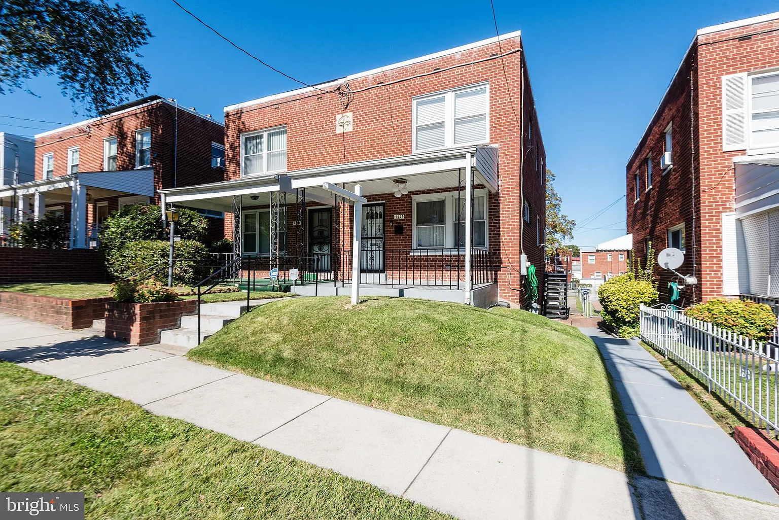5227 Chillum Pl NE photo 1
