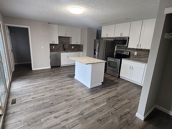 5th image of 4136 Grayfriars Ln