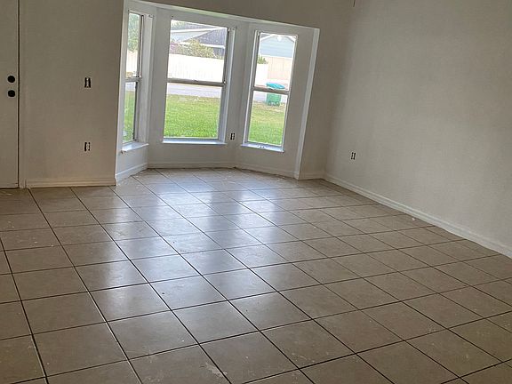 5th image of 2212 Venus Ave
