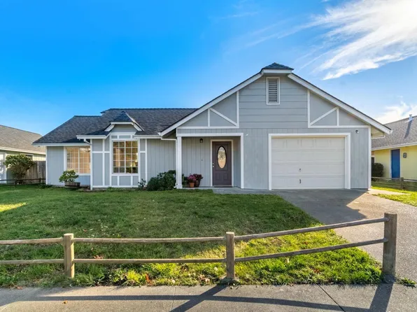 2988 Rebecca Ln, Fortuna, CA 95540