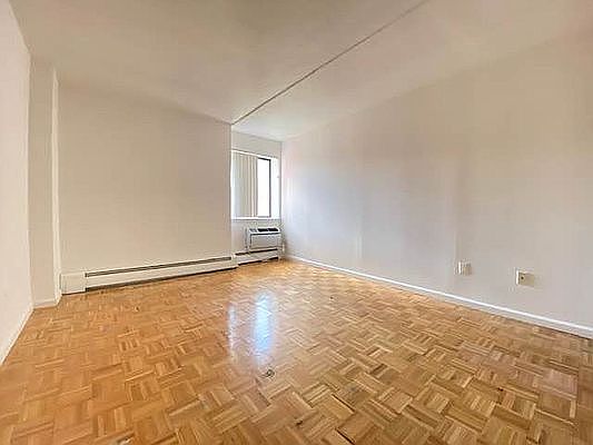 4th image of 14026 Franklin Ave #G