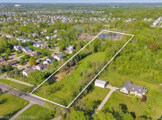 25100 Martindale Rd, South Lyon, MI