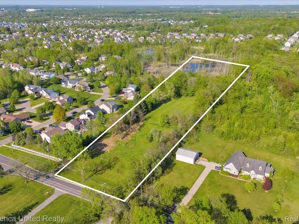 25100 Martindale Rd, South Lyon, MI 48178