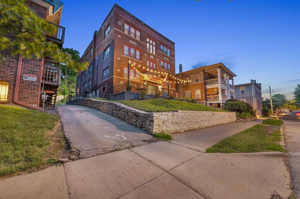 3606 Baltimore — Photo 3