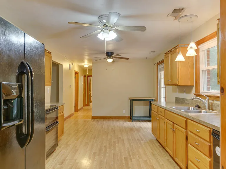 128 Mann Dr — Photo 16