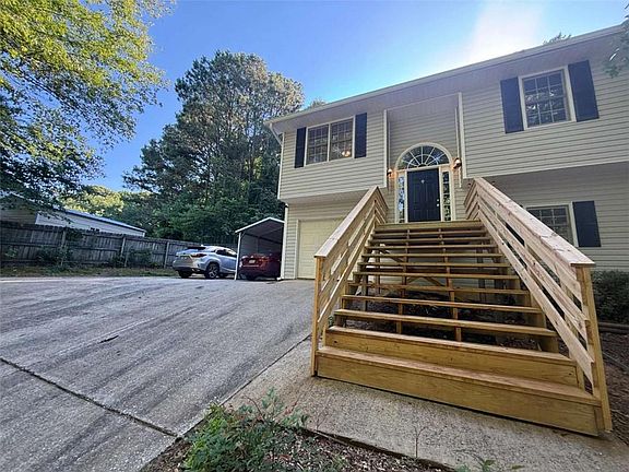 3rd image of 110 Balouse Gilley Dr