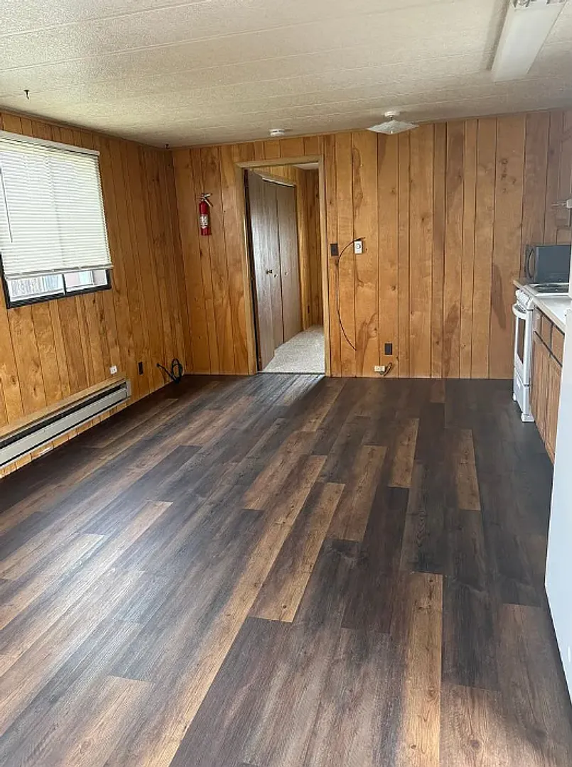 Cozy Home with All Utilities Included! — Photo 2