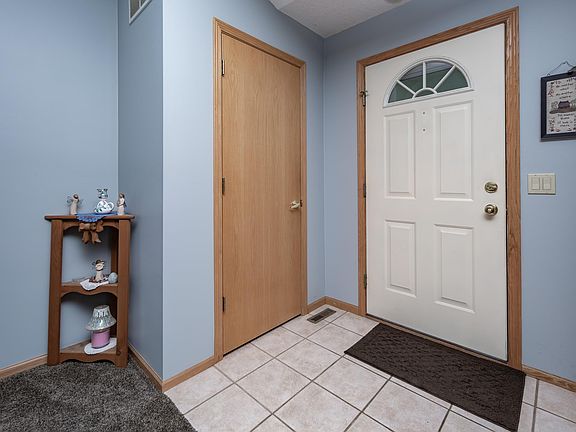 5th image of 741 Hillcrest Rd