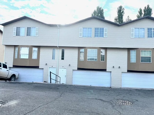 3 bed, 1576 sqft, $1,650 — Photo 1