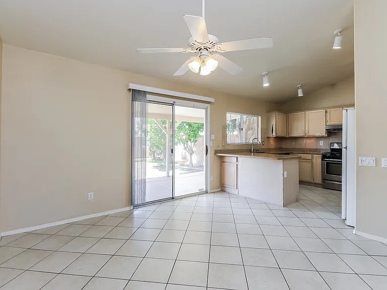 1130 N Meadows Dr — Photo 7