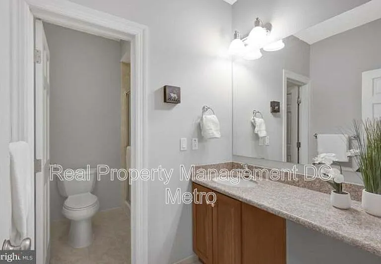 927 12th St NE — Photo 9