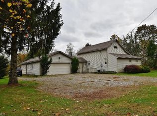 4724 Cross Roads Rd NE, Magnolia, OH 44643