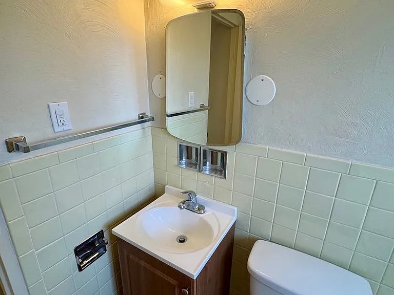 816 Perry Highway — Photo 23