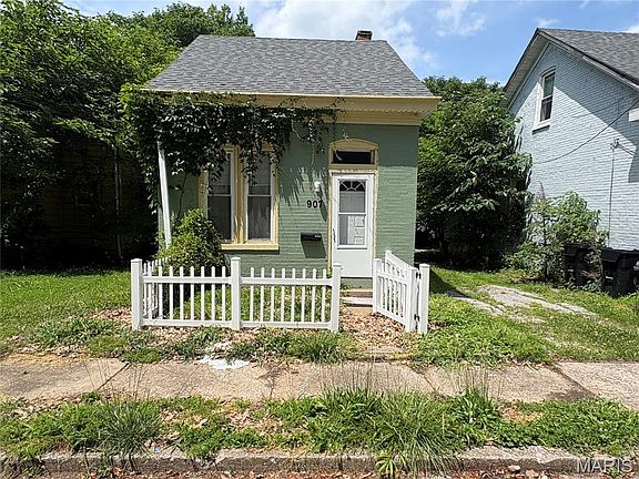 3rd image of 905 W D St