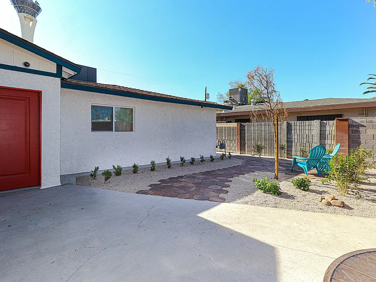 2100 Santa Ynez Dr — Photo 6