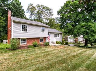 93 Mandalay Dr, Poughkeepsie, NY 12603