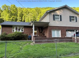 1137 Accoville Hollow Rd, Accoville, WV 25606