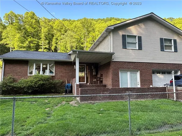 1137 Accoville Hollow Rd, Accoville, WV 25606