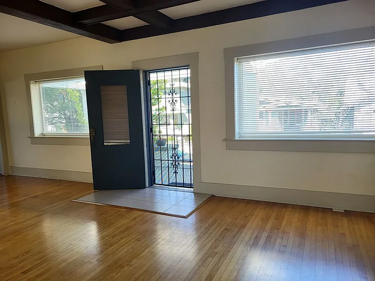 2123 Pine St — Photo 6