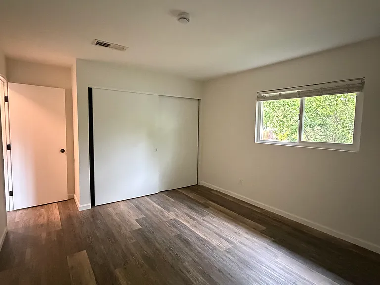 1717 Mission Blvd — Photo 9